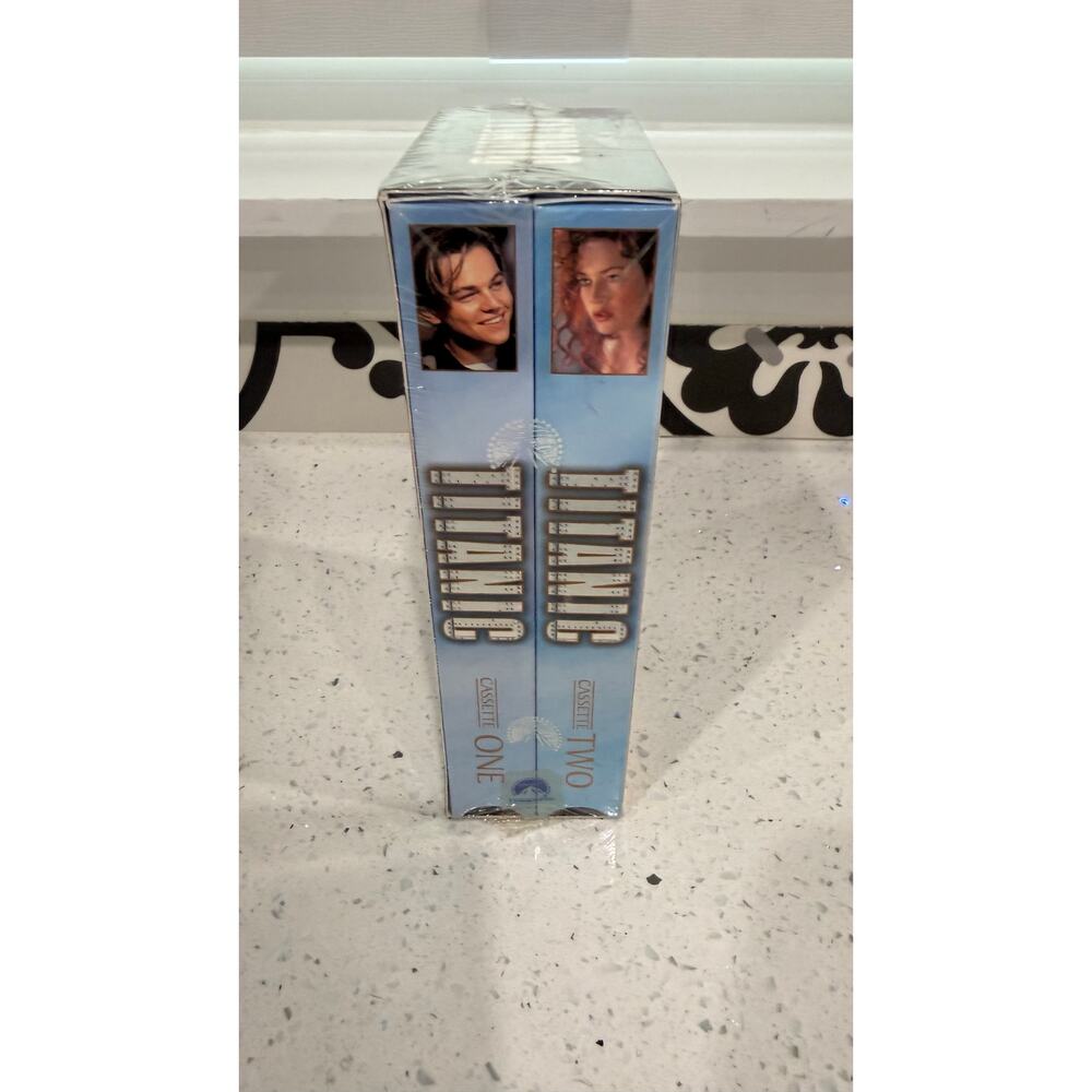 TITANIC VHS Paramount, Factory Sealed NEW Leonardo DiCaprio, Kate Winslet VHS - Picture 2 of 3